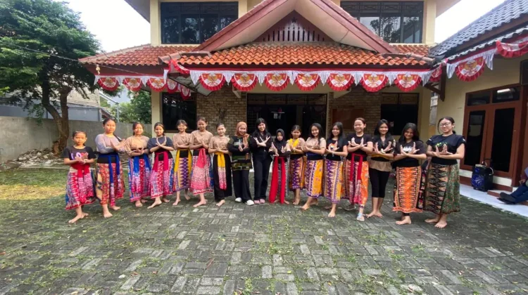 Merawat Tradisi, Menjawab Zaman
